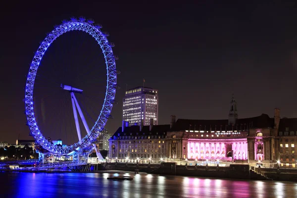 London Eye e County Hall di notte — Foto Stock