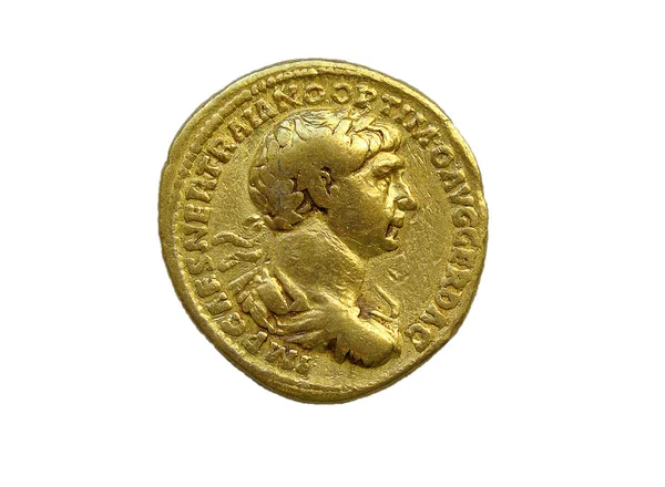 Gold aureus Kaiser trajan ad 98-117 weißer Hintergrund — Stockfoto