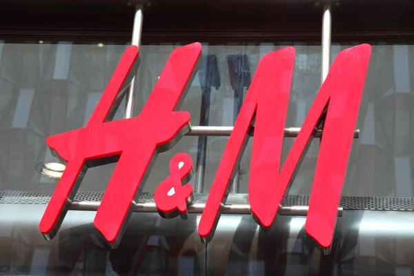 H & M cartello pubblicitario — Foto Stock