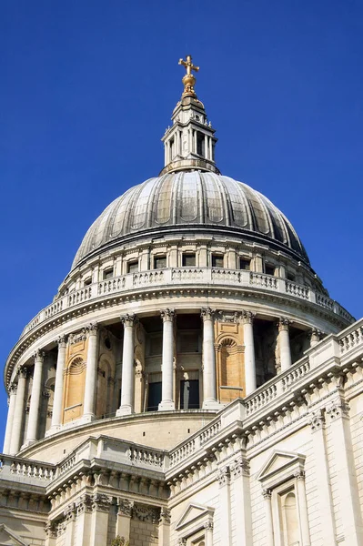 St pauls kathedrale gebaut von sir christopher wren — Stockfoto