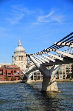 Londra Millennium yaya köprüsü