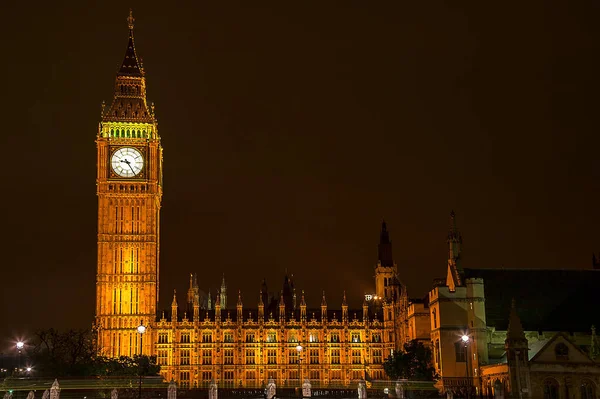 Big Ben van de Houses of Parliament's nachts — Stockfoto