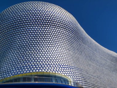 Birmingham, İngiltere, 29 Nisan 2009: Bullring alışveriş merkezi alışveriş merkezi şehir merkezinde kaplama modern futuristik binada çatı
