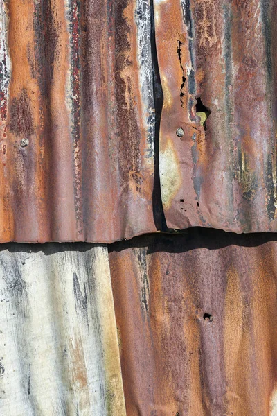 Distressed Old Corrugated Rust Covered Iron Fence Background — Stock Photo, Image