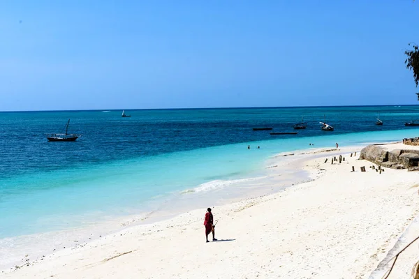 東アフリカ 2017年8月 タンザニア サンシバル西海岸の白い砂浜と深い青色の海 — ストック写真