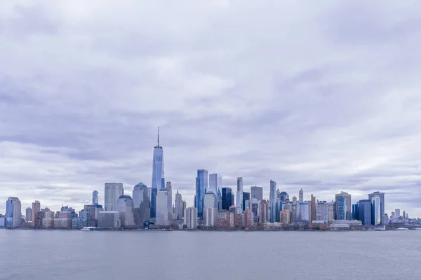 纽约市天际线从哈德逊河在白天 空中摄影 — 图库照片