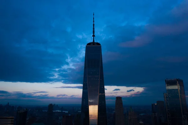 マンハッタン金融街の夕暮れ時のニューヨークスカイラインの空中写真 — ストック写真