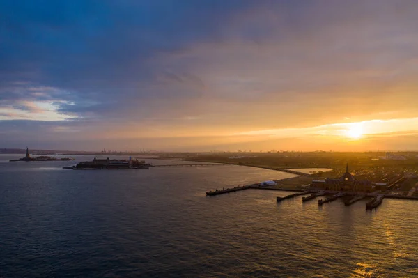 Photographie Aérienne Jersey Ellis Island Avec Les Rivières Hudson Coucher Photo De Stock