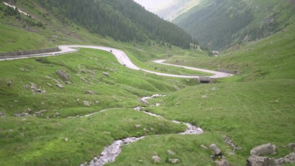 Transfagarasan pass in summer crossing carpathian mountains — Stock Video