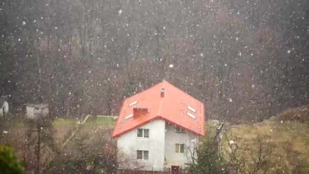 Huis Sneeuw Het Sneeuwt — Stockvideo