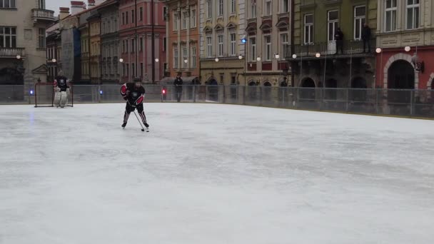 Lviv Oekraïne Februari 2020 Hockeywedstrijd Tussen Vertegenwoordigers Van Strijdkrachten Van — Stockvideo