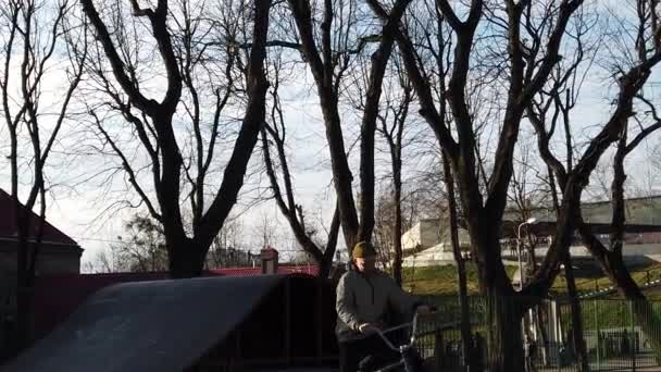 Lviv Oekraïne Februari 2020 City Public Skatepark Een Fietsplatform — Stockvideo