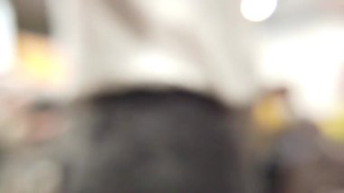 Konferans odası semineri. Odaklanamıyorum.