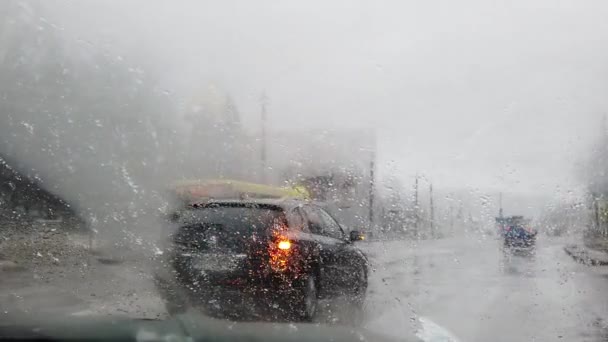 Sparare Una Macchina Durante Una Bufera Neve Rallentatore — Video Stock