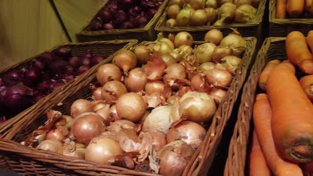 Onions Carrots Potatoes Shelves Supermarket — Stock Video