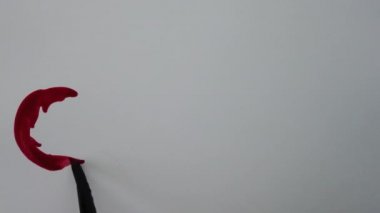 Kağıt üzerine suluboya resimler çizmek. Çizim elmaları..