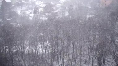 Kışın yağan kar.