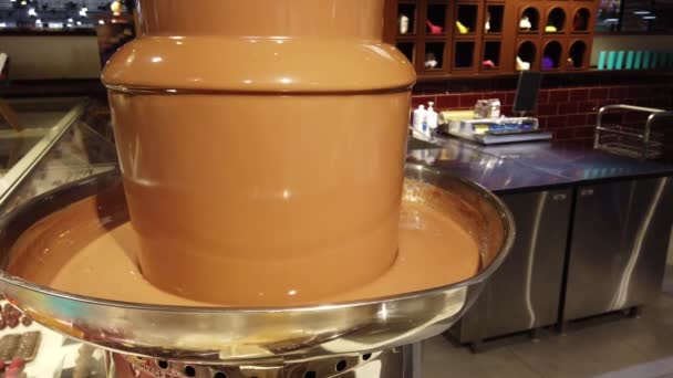商场里的巧克力喷泉 — 图库视频影像