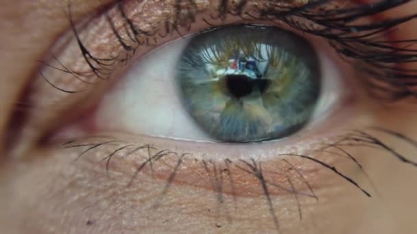 Tir des yeux féminins .