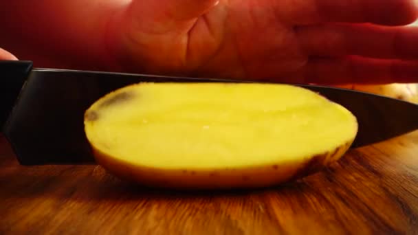 Szakács Krumplit Szeletel Lassú Mozgás — Stock videók