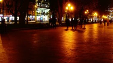 Gece Bulvarı 'ndaki insanların hareketleri. Zaman aşımı.