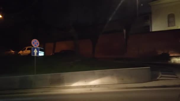 Tráfico Coches Las Calles Ciudad Nocturna Fuera Foco — Vídeos de Stock