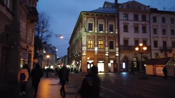 Lviv Ucrania Enero 2020 Personas Desconocidas Caminan Por Parte Histórica — Vídeo de stock
