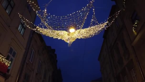 天使の姿で夜空を背景にしたガーランド — ストック動画