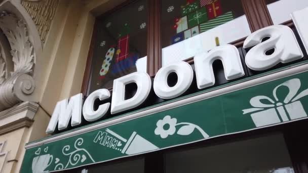 Lviv Oekraïne Januari 2020 Façade Van Fastfood Filmen Mcdonald — Stockvideo