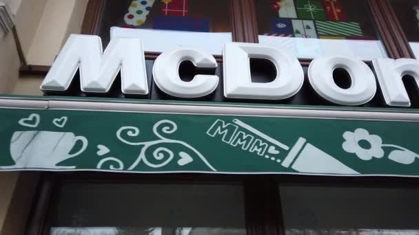 Lviv Ucrania Enero 2020 Disparando Fachada Comida Rápida Mcdonald — Vídeo de stock