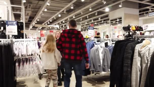 Lviv Ukraine December 2019 Selling Clothes Mall Discounts Buyers — стокове відео
