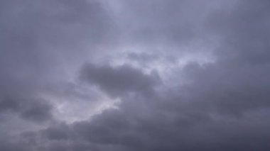 Bulut yağmuru. Bulutların hareketi.