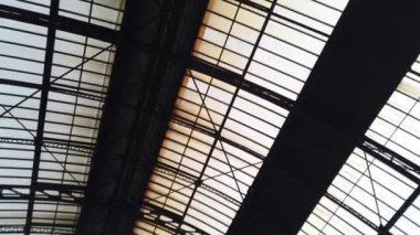 Lviv tren istasyonunun mimarisi..