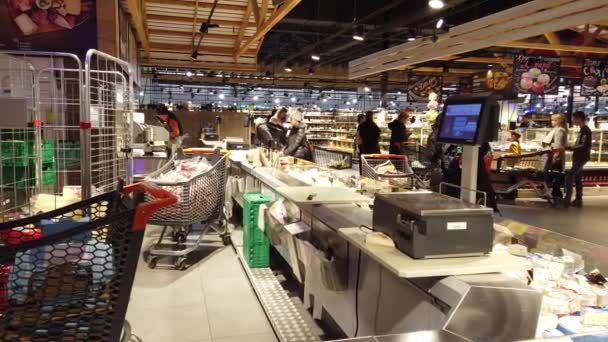 乌克兰利沃夫 2019年12月29日 购物中心的奶酪销售 — 图库视频影像