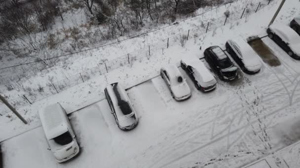 冬の吹雪の中の駐車場 — ストック動画