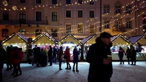 Lviv Ucrania Diciembre 2019 Personas Desconocidas Mercado Navideño — Vídeos de Stock
