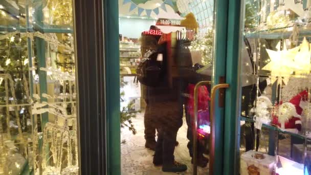 Lviv Ukraine December 2019 Shooting Christmas Shop Window — стокове відео