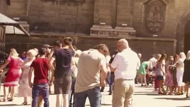 Lviv Ucrania Agosto 2018 Personas Desconocidas Cerca Catedral Católica Sesión — Vídeos de Stock