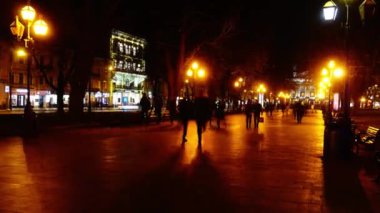 Gece Bulvarı 'ndaki insanların hareketleri. Zaman aşımı.