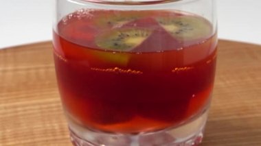 Böğürtlen reçeli. Harekette çekim..