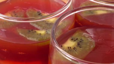 Böğürtlen reçeli. Harekette çekim..