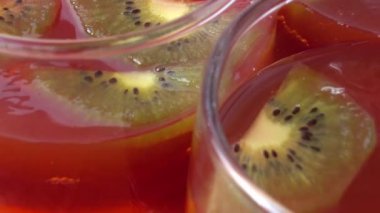 Böğürtlen reçeli. Harekette çekim..