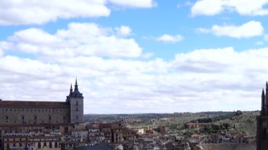 Toledo 'lu Aziz Mary Katedrali. Şehir mimarisi.