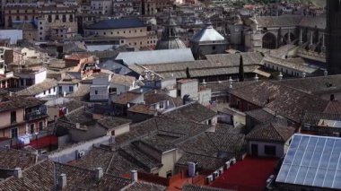 Toledo 'lu Aziz Mary Katedrali. Şehir mimarisi.