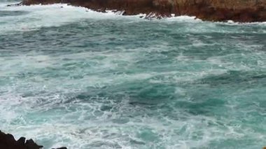 Kayalar ve okyanus. La CoruNa. İspanya. Atlantik Okyanusu.