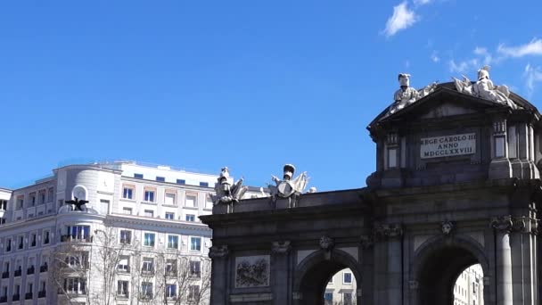 Puerta Alcala Alcala Gate Ett Nyklassiskt Monument Plaza Independencia Madrid — Stockvideo