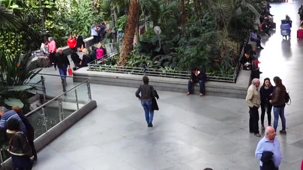 Madrid Spain April 2018 Unknown People Atocha Railway Station Atocha — Stockvideo