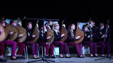 Lviv, Ukrayna - 10 Kasım 2019: Lviv Bandur Fest 2019. Müzik enstrümanı bandura kullanan folk gruplarının performansları.