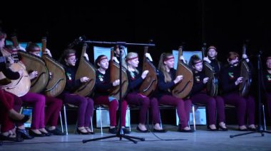 Lviv, Ukrayna - 10 Kasım 2019: Lviv Bandur Fest 2019. Müzik enstrümanı bandura kullanan folk gruplarının performansları.