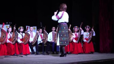 Lviv, Ukrayna - 10 Kasım 2019: Lviv Bandur Fest 2019. Müzik enstrümanı bandura kullanan folk gruplarının performansları.